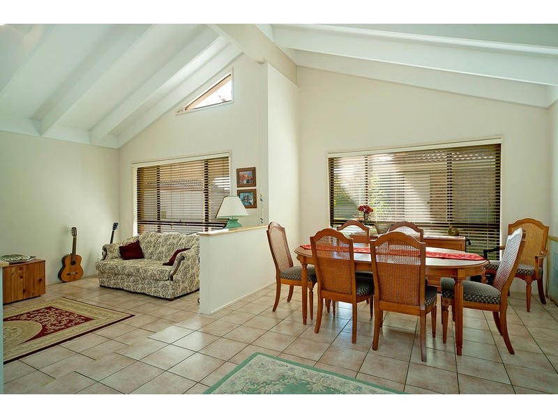 5 Dubbo Court, Helensvale QLD 4212