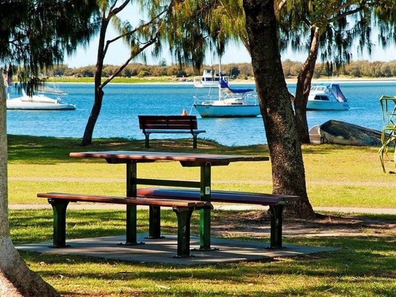 8 +8a + 10 Ahern Street, Labrador QLD 4215