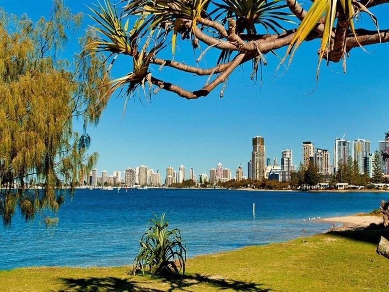 8 +8a + 10 Ahern Street, Labrador QLD 4215