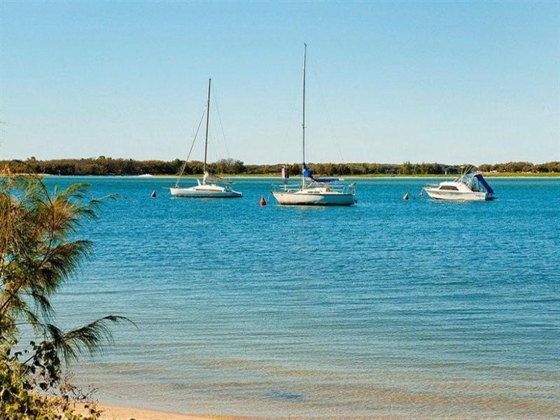 8 +8a + 10 Ahern Street, Labrador QLD 4215