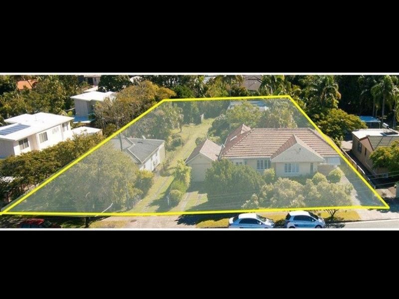 8 +8a + 10 Ahern Street, Labrador QLD 4215