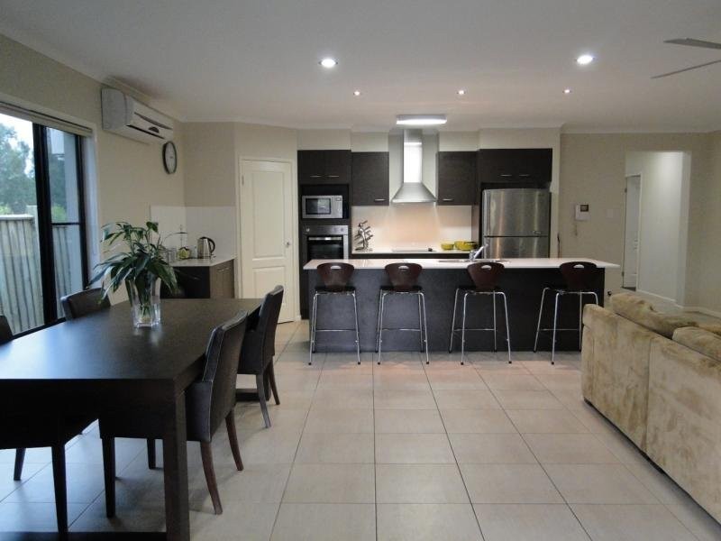 1 Casuarina Way, Helensvale QLD 4212