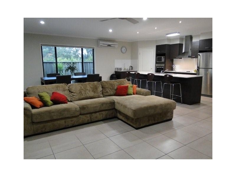 1 Casuarina Way, Helensvale QLD 4212