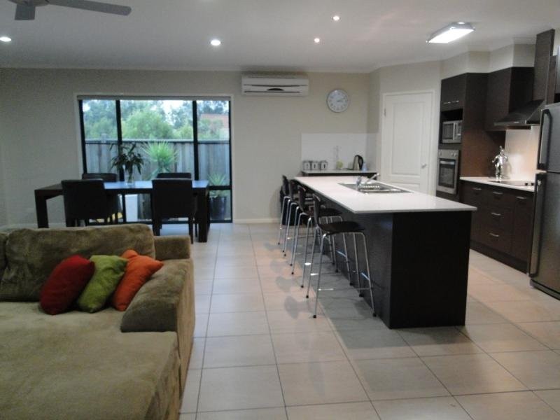 1 Casuarina Way, Helensvale QLD 4212