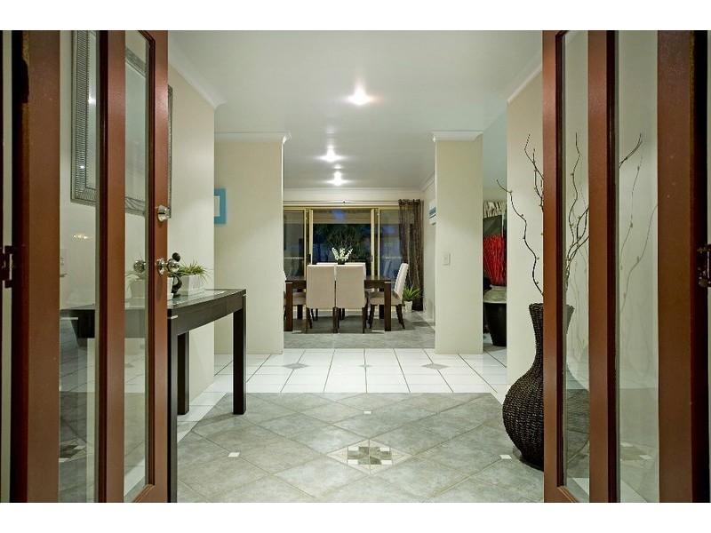 27 Warrego Way, Helensvale QLD 4212