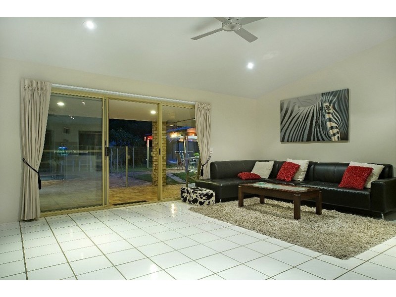 27 Warrego Way, Helensvale QLD 4212