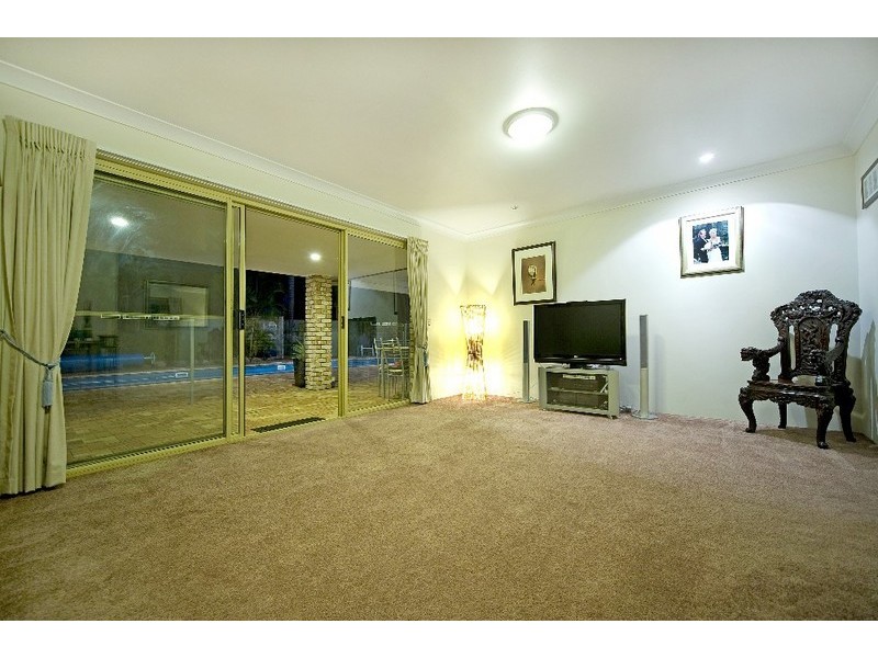 27 Warrego Way, Helensvale QLD 4212
