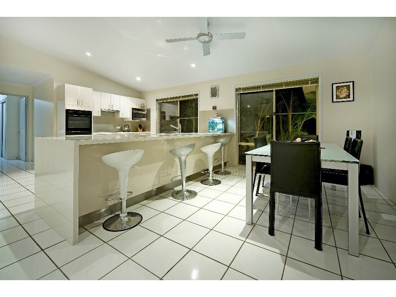 27 Warrego Way, Helensvale QLD 4212
