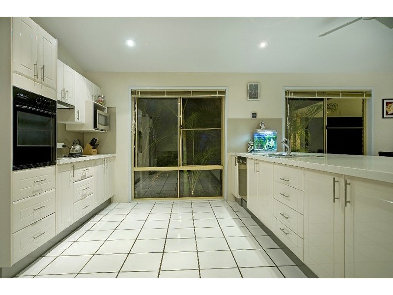 27 Warrego Way, Helensvale QLD 4212