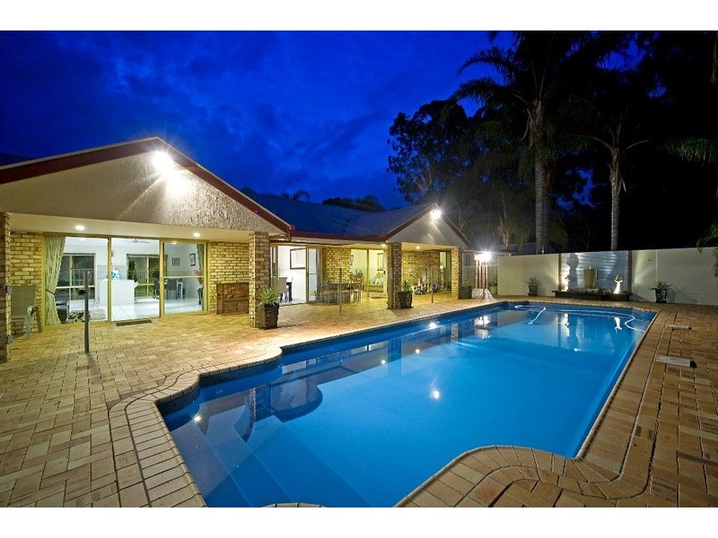27 Warrego Way, Helensvale QLD 4212