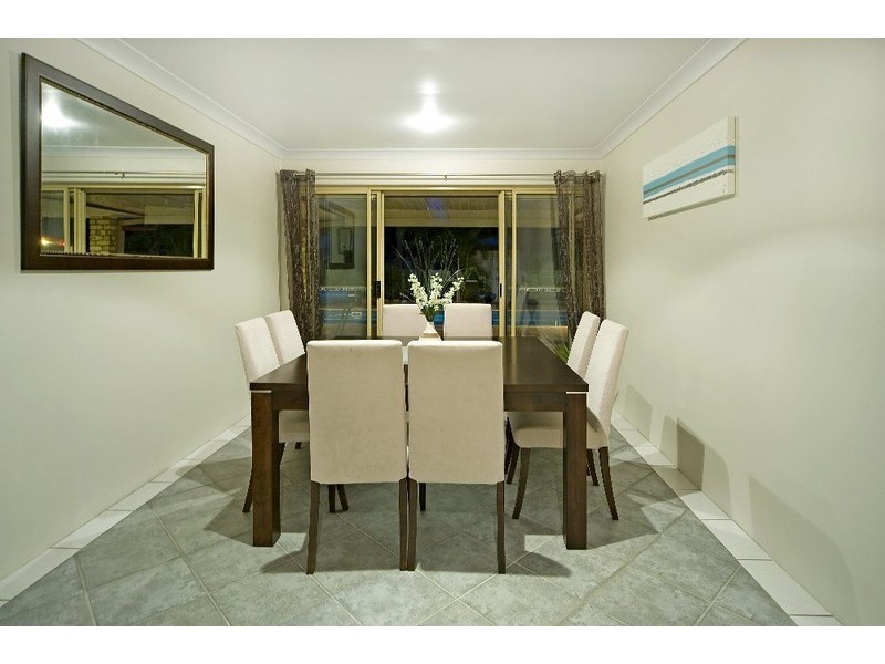 27 Warrego Way, Helensvale QLD 4212