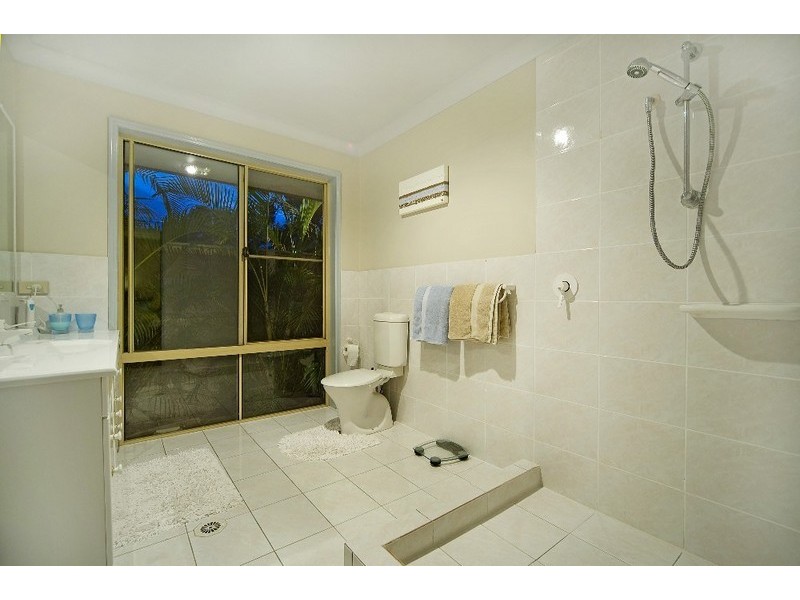 27 Warrego Way, Helensvale QLD 4212