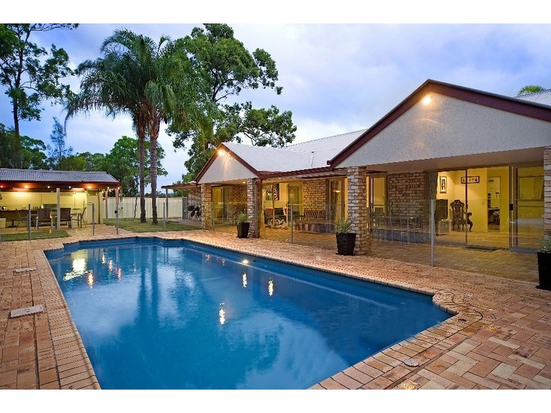 27 Warrego Way, Helensvale QLD 4212