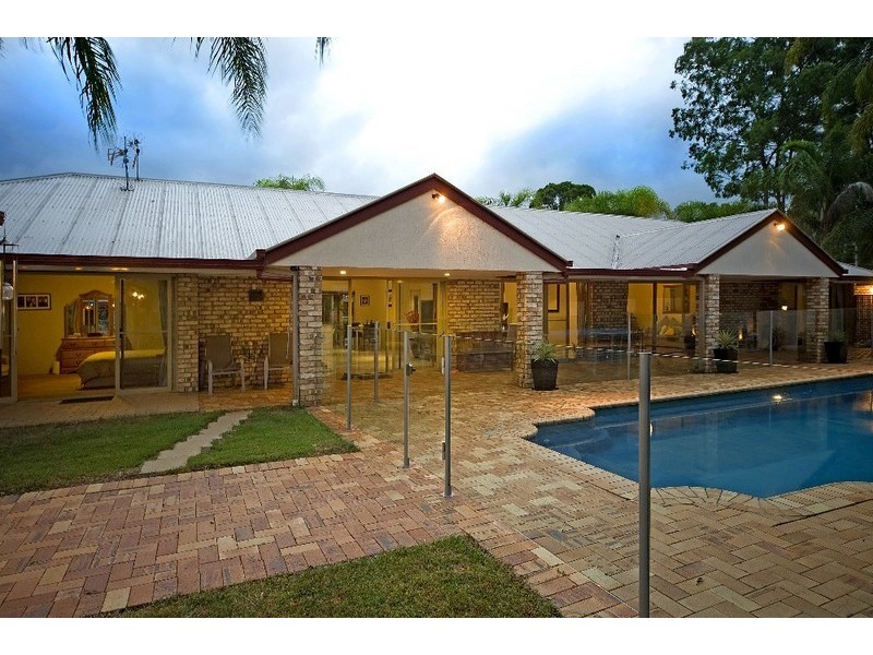27 Warrego Way, Helensvale QLD 4212