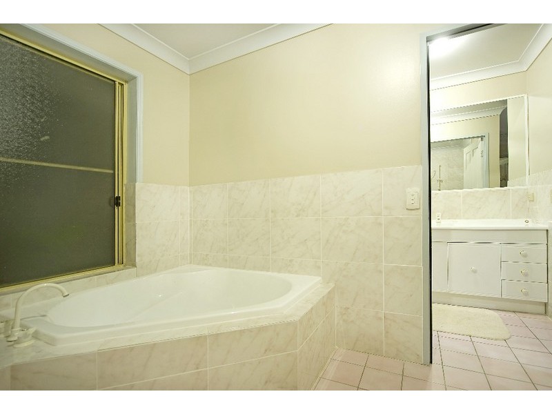 27 Warrego Way, Helensvale QLD 4212
