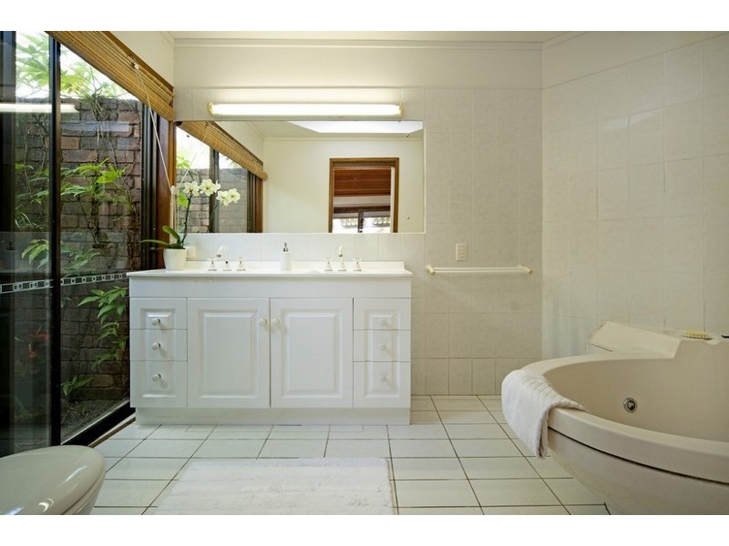 15 Riverstone Road, Helensvale QLD 4212