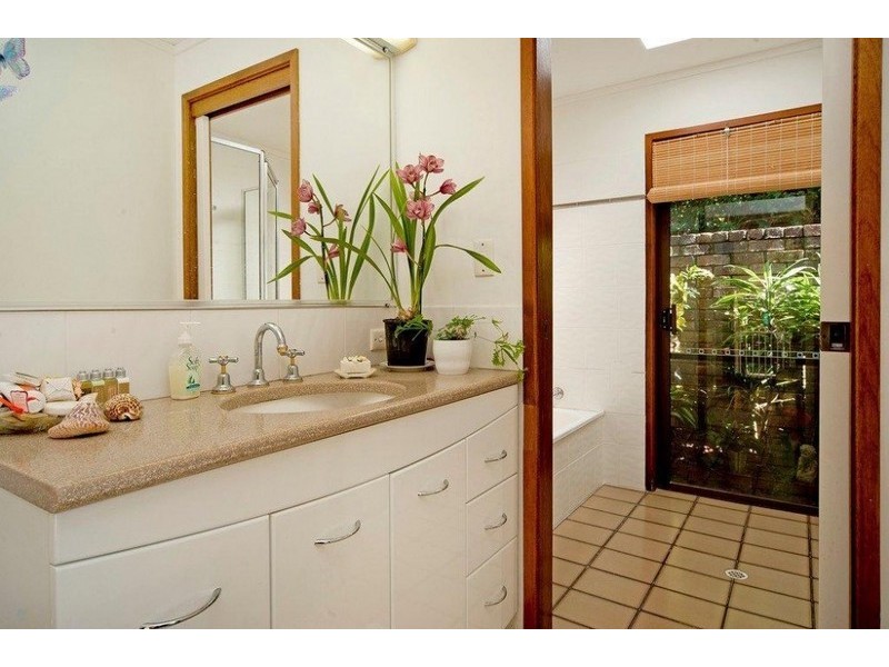 15 Riverstone Road, Helensvale QLD 4212