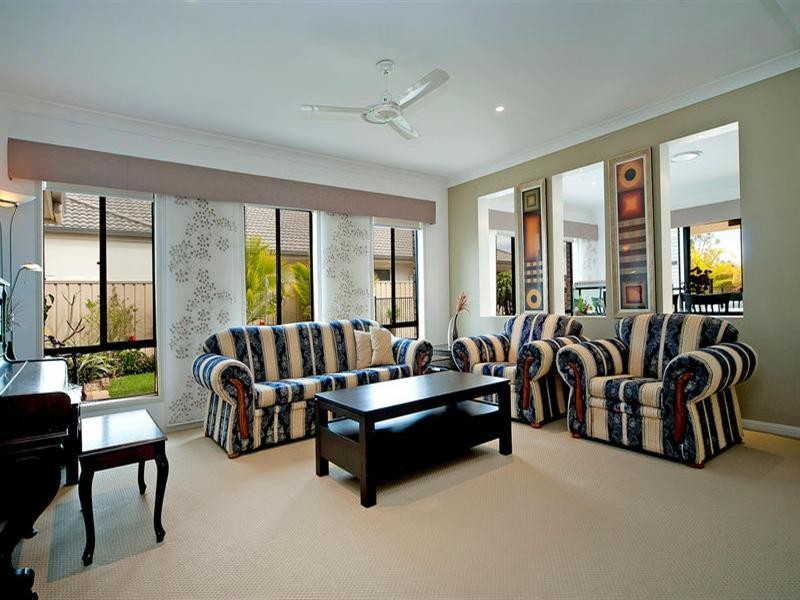 33 Casuarina Crescent, Molendinar QLD 4214