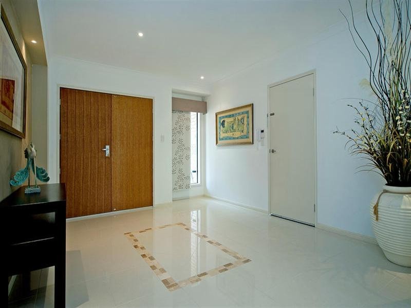 33 Casuarina Crescent, Molendinar QLD 4214