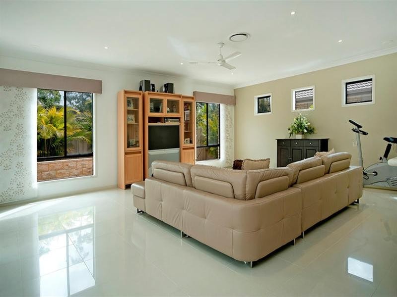 33 Casuarina Crescent, Molendinar QLD 4214