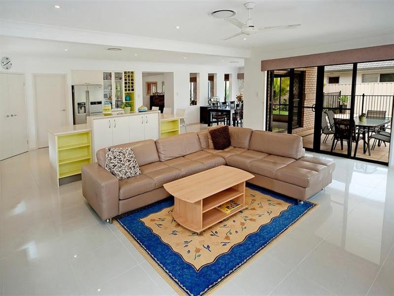 33 Casuarina Crescent, Molendinar QLD 4214