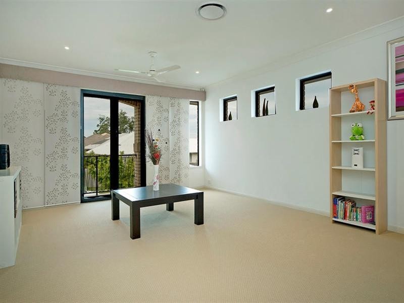 33 Casuarina Crescent, Molendinar QLD 4214