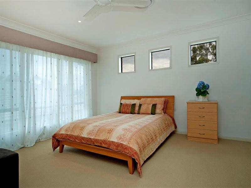 33 Casuarina Crescent, Molendinar QLD 4214