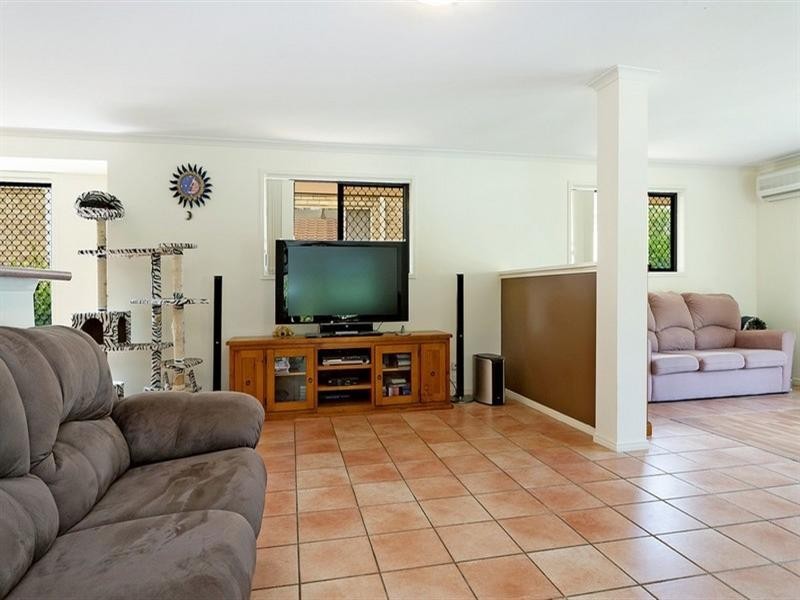 54 Gippsland Drive, Helensvale QLD 4212