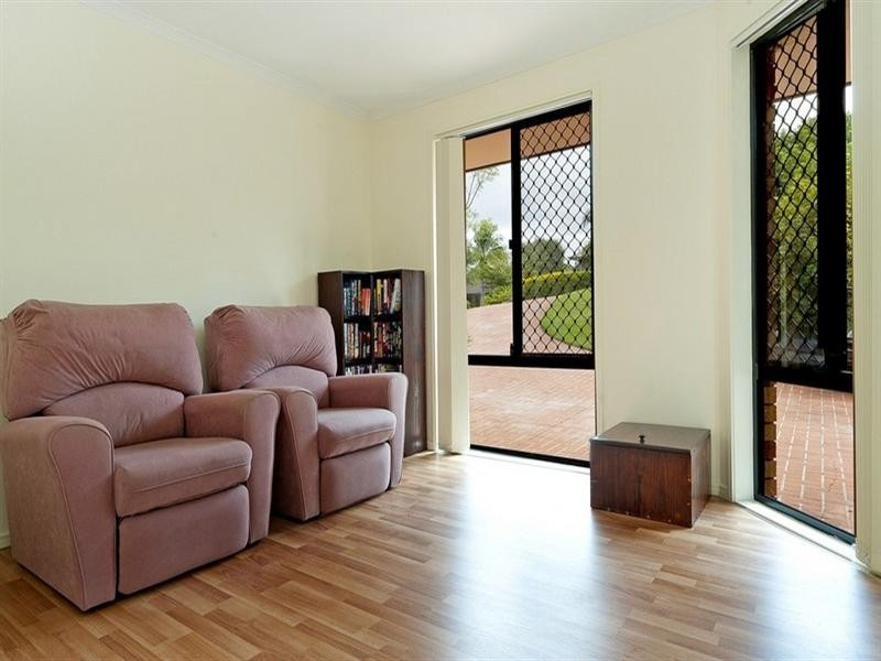54 Gippsland Drive, Helensvale QLD 4212