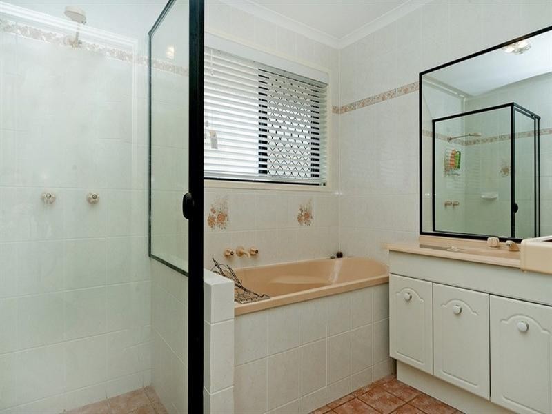54 Gippsland Drive, Helensvale QLD 4212