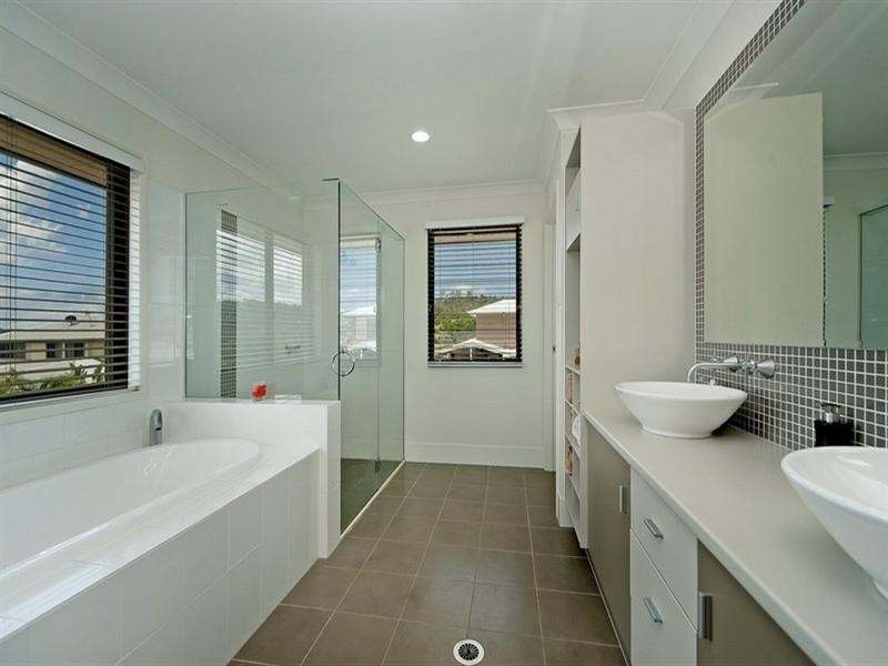 3 Govett Street, Pacific Pines QLD 4211