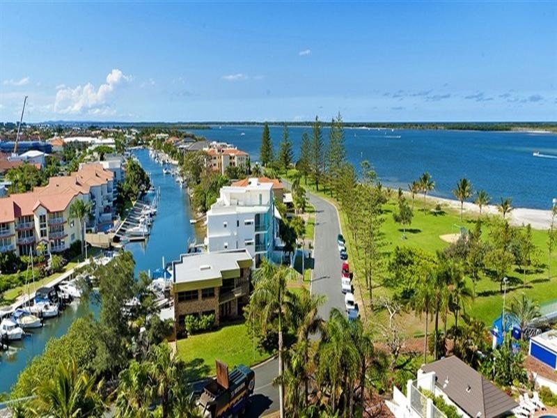 26/7 Oatland Esplanade, Runaway Bay QLD 4216