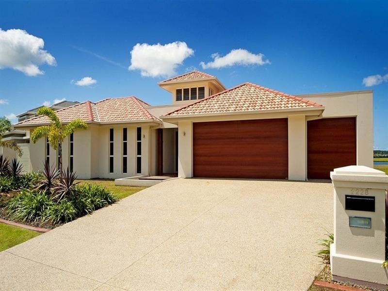2228 Glengallon Way, Hope Island QLD 4212