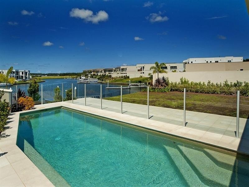 2228 Glengallon Way, Hope Island QLD 4212