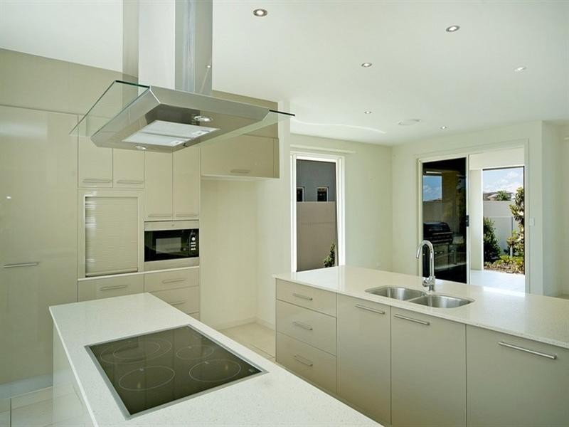 2228 Glengallon Way, Hope Island QLD 4212
