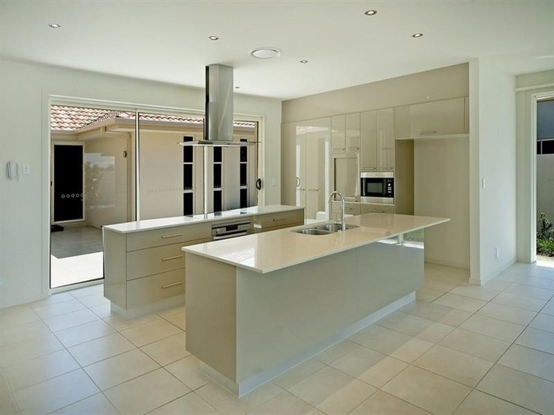 2228 Glengallon Way, Hope Island QLD 4212