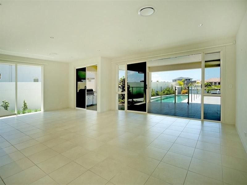 2228 Glengallon Way, Hope Island QLD 4212