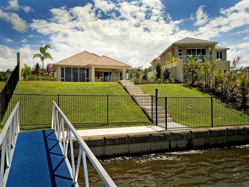 2228 Glengallon Way, Hope Island QLD 4212