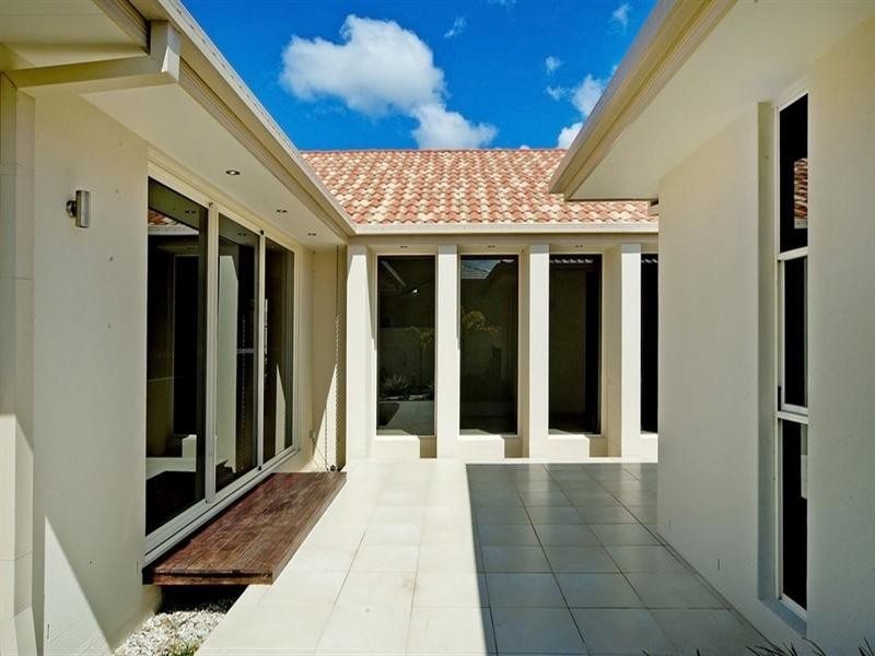 2228 Glengallon Way, Hope Island QLD 4212
