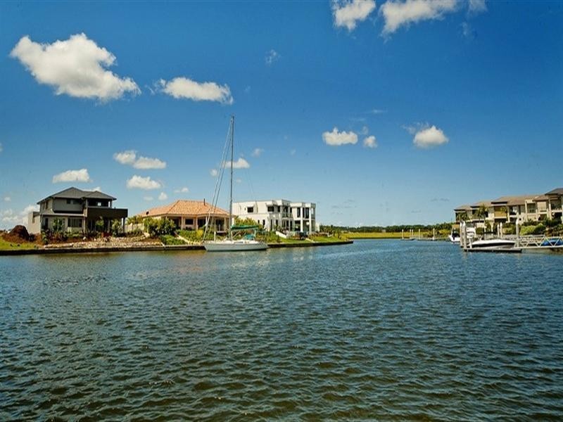 2228 Glengallon Way, Hope Island QLD 4212
