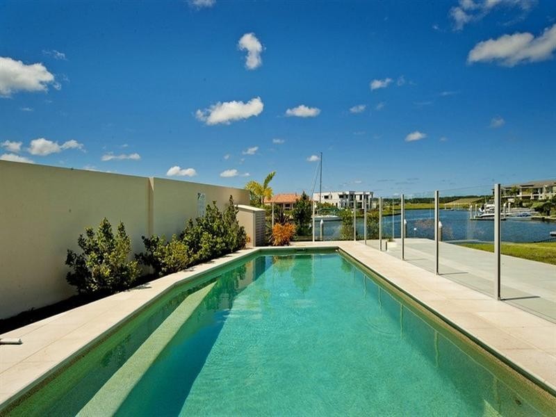 2228 Glengallon Way, Hope Island QLD 4212
