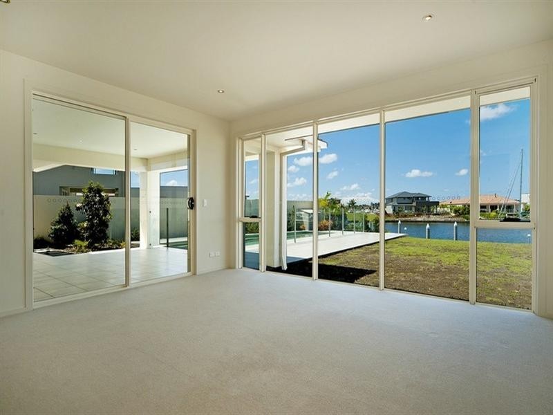 2228 Glengallon Way, Hope Island QLD 4212