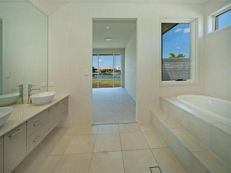 2228 Glengallon Way, Hope Island QLD 4212
