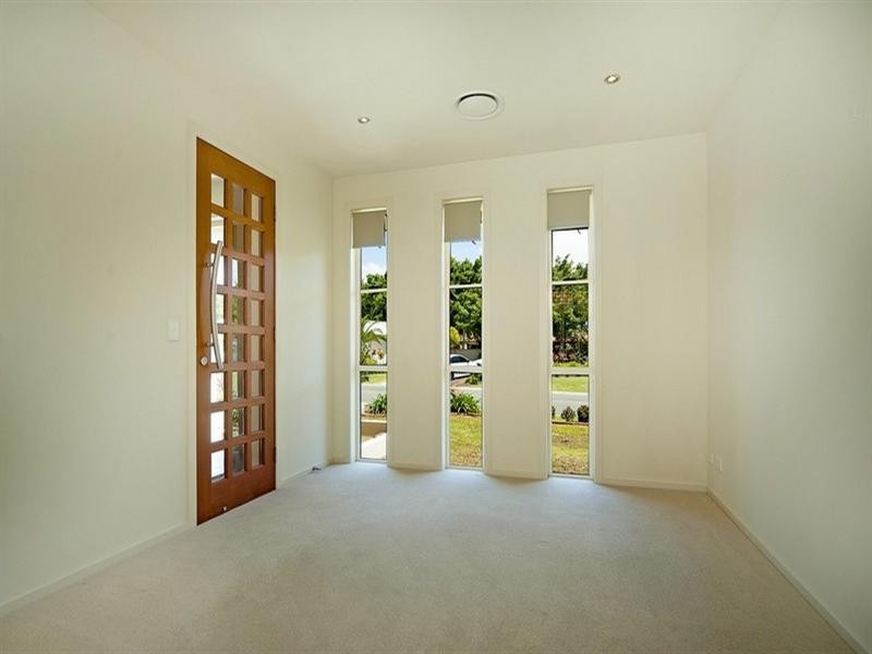 2228 Glengallon Way, Hope Island QLD 4212