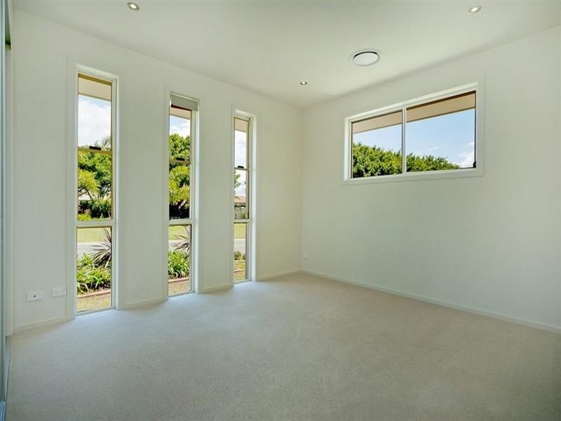 2228 Glengallon Way, Hope Island QLD 4212