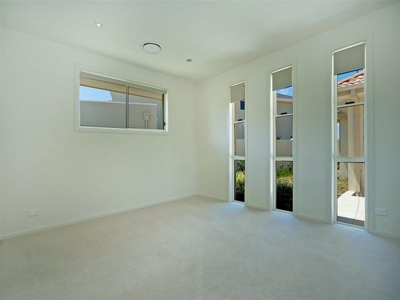 2228 Glengallon Way, Hope Island QLD 4212