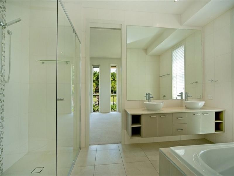 2228 Glengallon Way, Hope Island QLD 4212