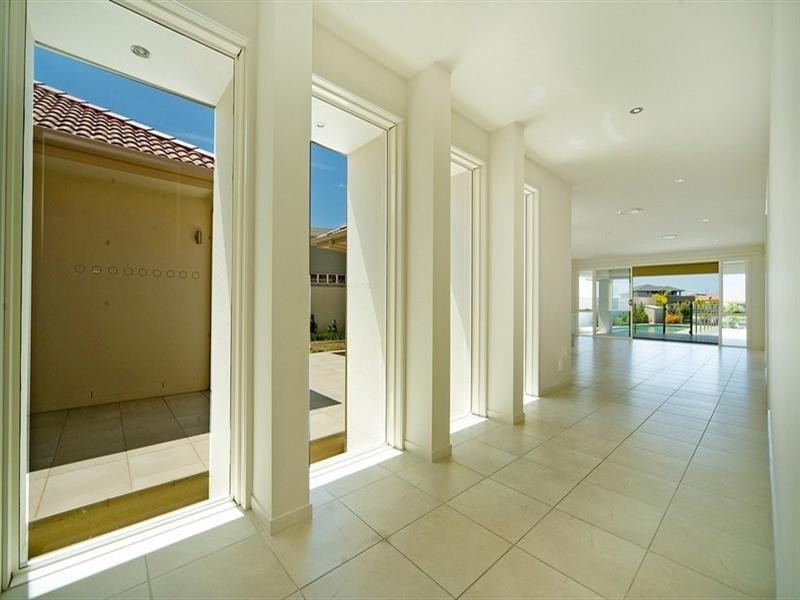 2228 Glengallon Way, Hope Island QLD 4212