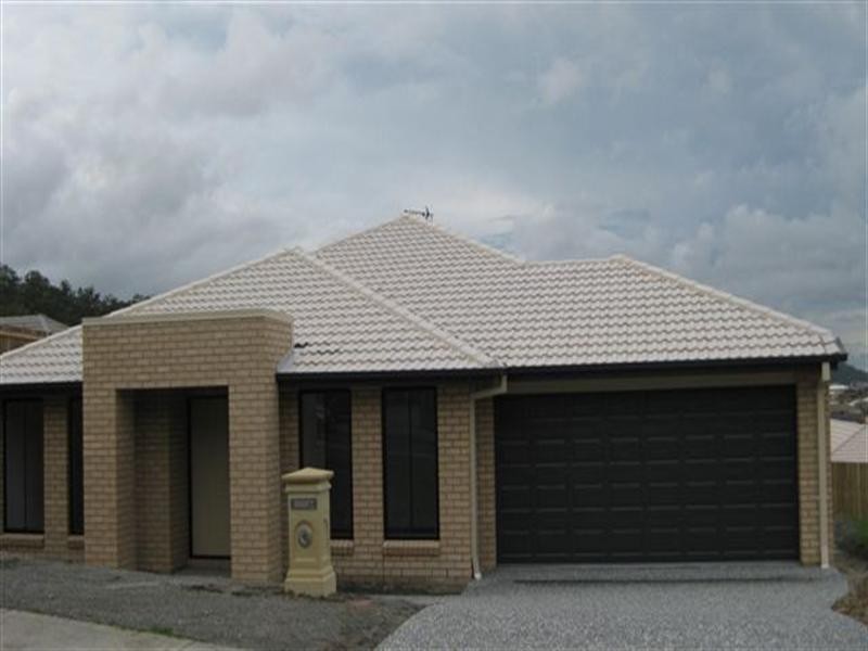 4 Jardine Street, Pacific Pines QLD 4211