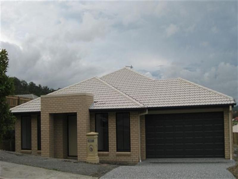 4 Jardine Street, Pacific Pines QLD 4211